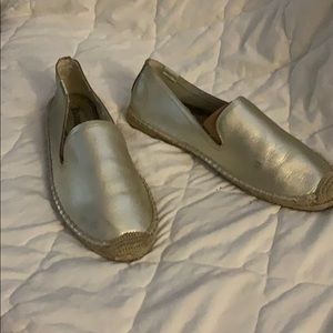 Soludos gold smoking leather slipper